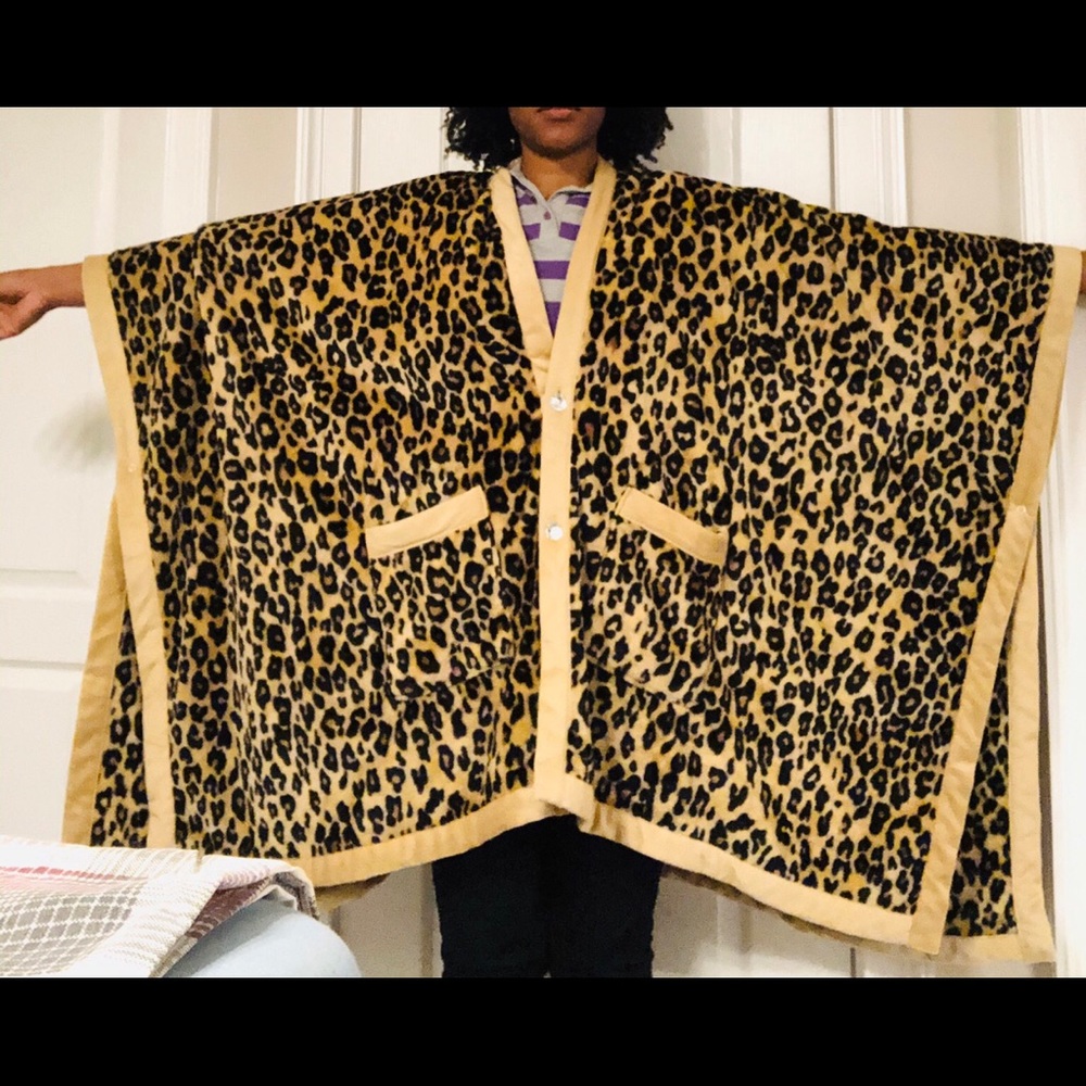 Soft Cozy Leopard Print Wrap - image 6